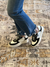 Load image into Gallery viewer, SHIRLEY BLACK SNEAKER
