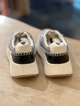 Load image into Gallery viewer, SELINA BLACK SNEAKER
