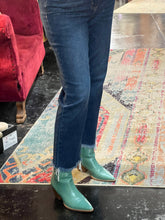 Load image into Gallery viewer, LOVERVET STRAIGHT CROPPED DENIM
