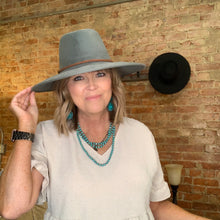 Load image into Gallery viewer, MINT SUEDE HAT
