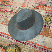 Load image into Gallery viewer, MINT SUEDE HAT
