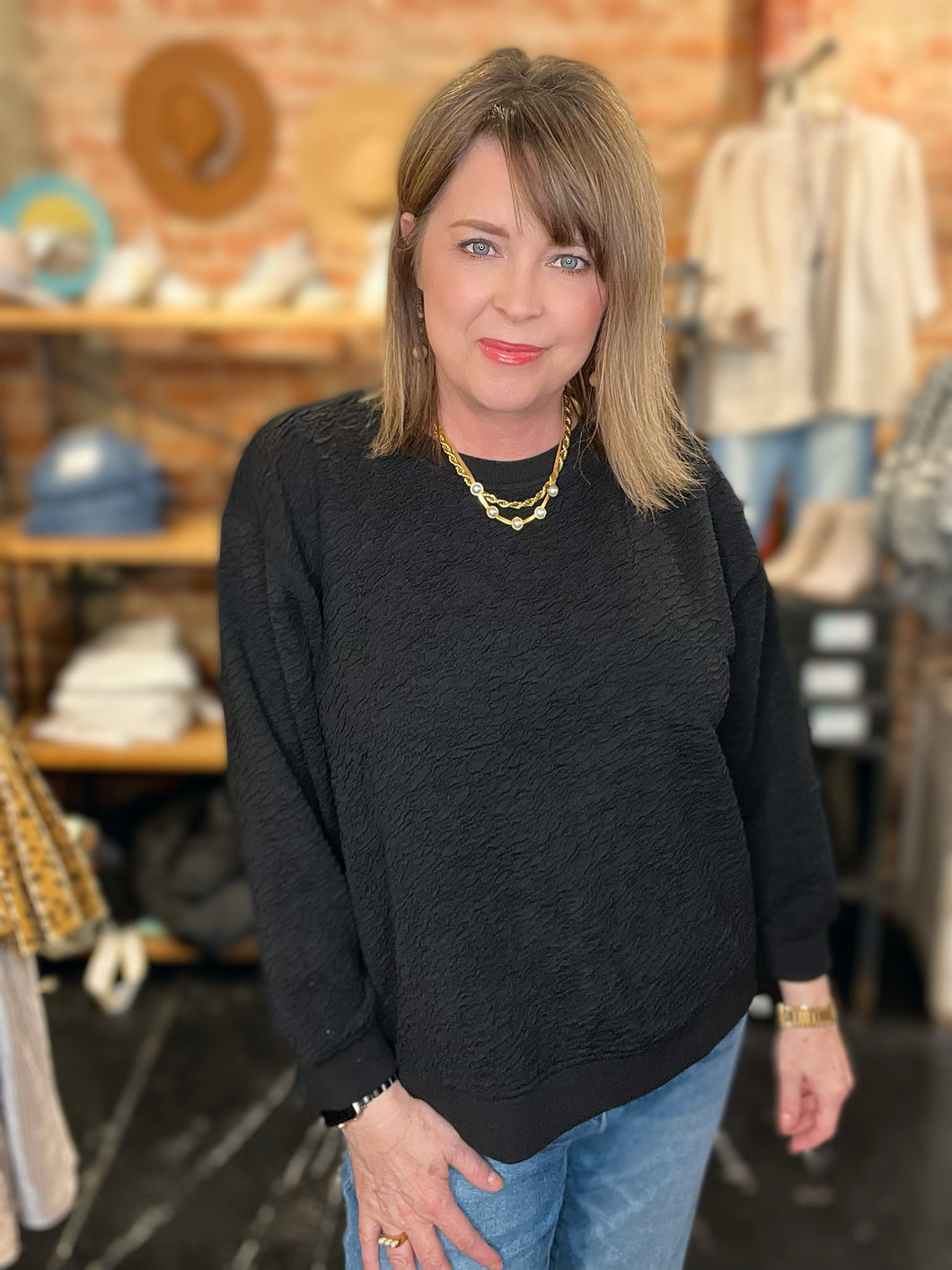 BLACK TEXTURED SWEATSHIRT