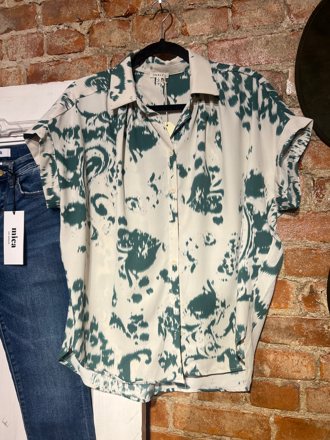 CREAM/GREEN PRINT TOP