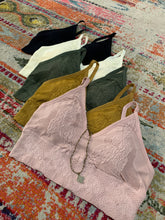 Load image into Gallery viewer, PLUS TEXTURED STRETCHY BRALETTE
