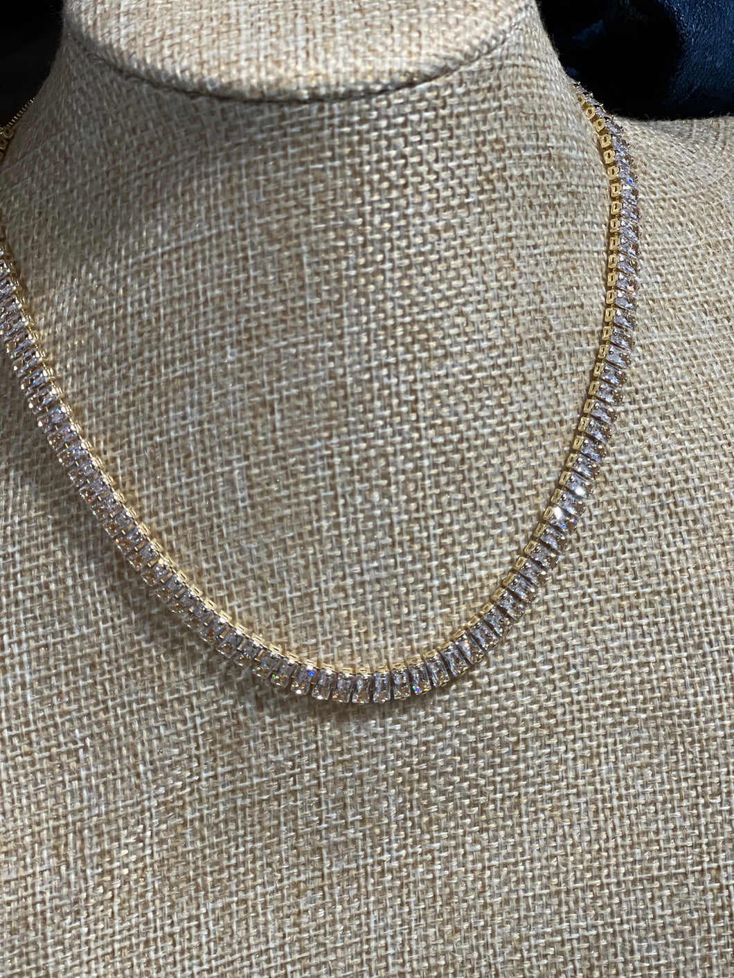CLEAR RHINESTONE NECKLACE