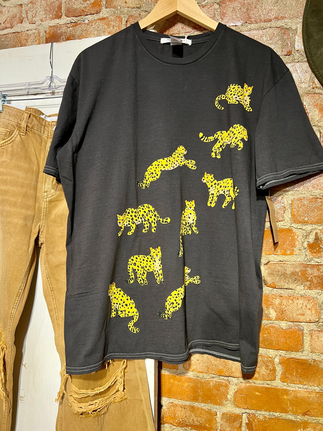 CLIMBING LEOPARD TEE - BLACK