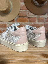 Load image into Gallery viewer, REBA GOLD SNEAKER
